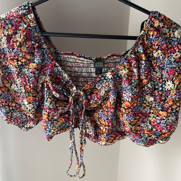 floral front tie crop top - Picture 3 of 5